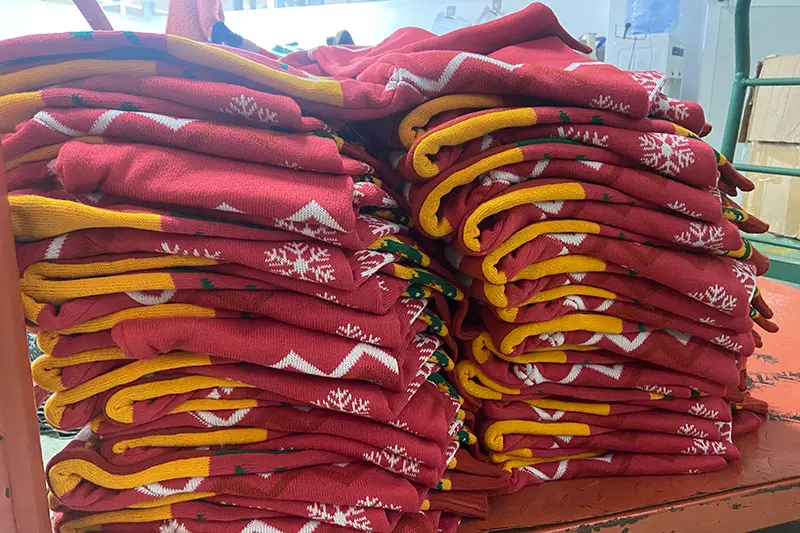 Custom Christmas jumper label and packaging checklist for private label buyers