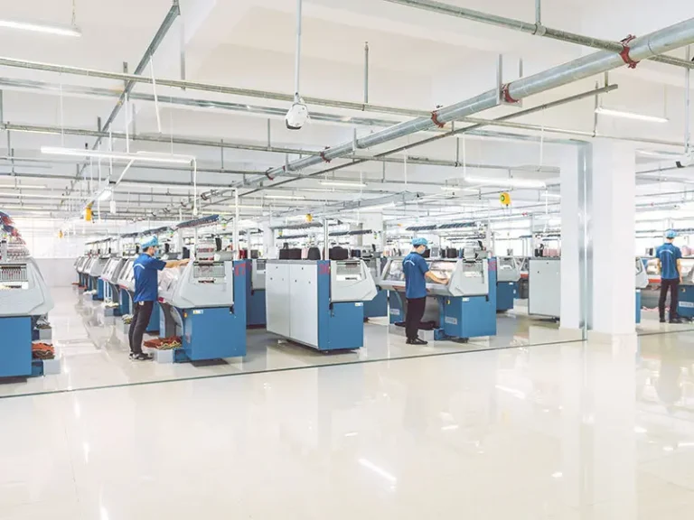 Knitting machine for jacquard production